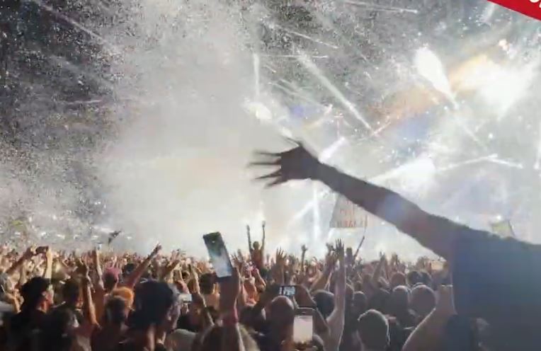 Un concerto da incorniciare per i napoletani Vasco Rossi allo stadio Maradona di Napoli ha entusiasmato i fans accorsi da tutta Italia