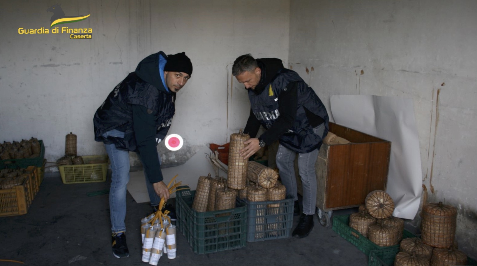 maxi sequestro di botti illegali a villa literno
