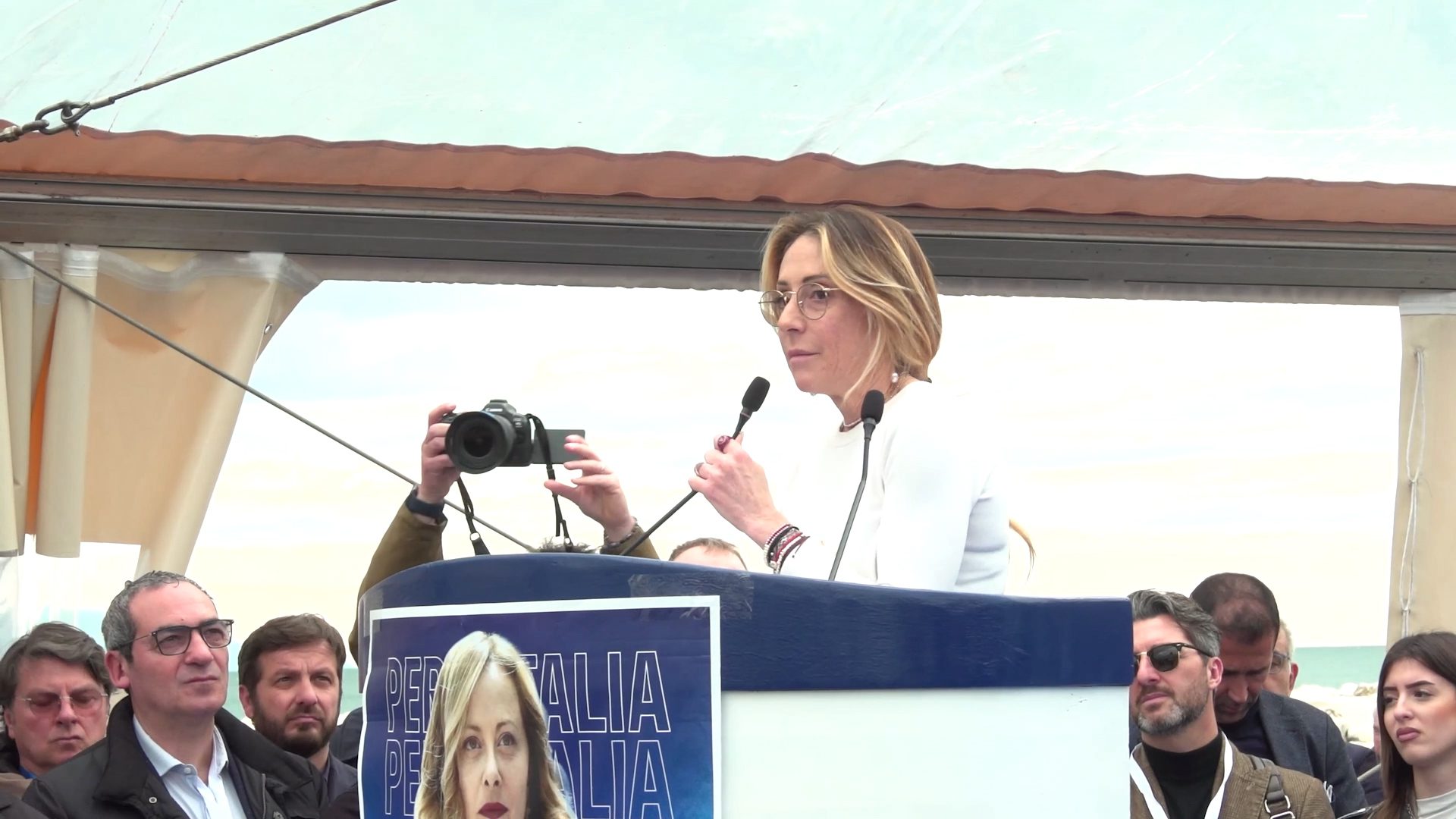 FOTO MELONI NAPOLI