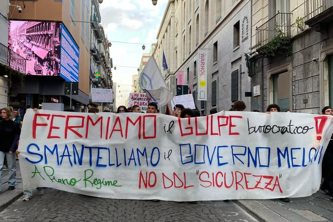 foto corteo contro ddl sicurezza napoli coordinamento kaos