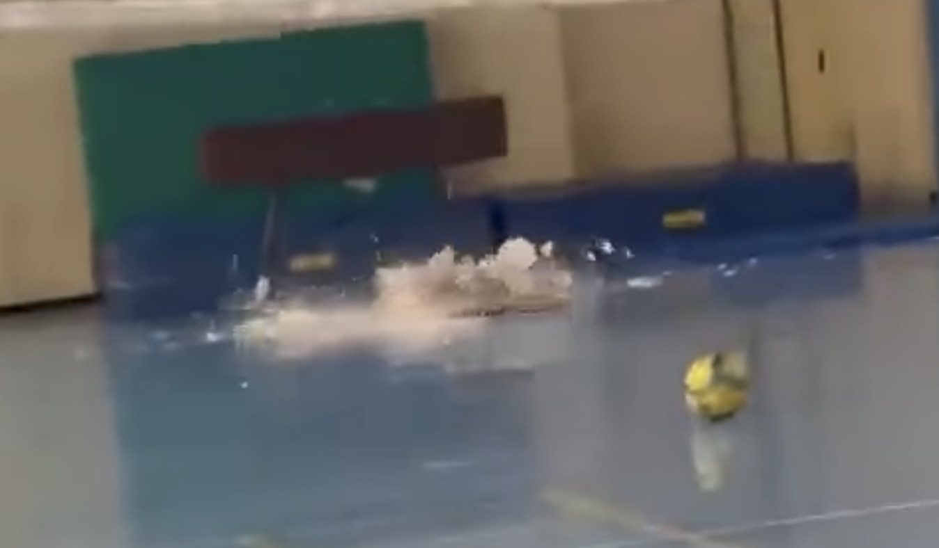 crollo soffitto liceo casoria video borrelli