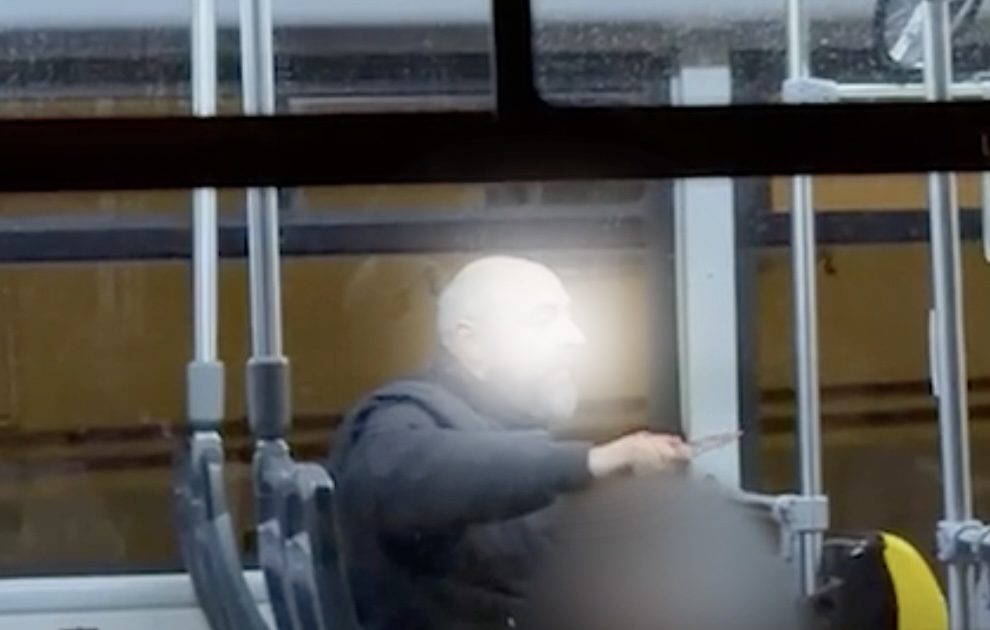 mitomane bus aggressore suicidio