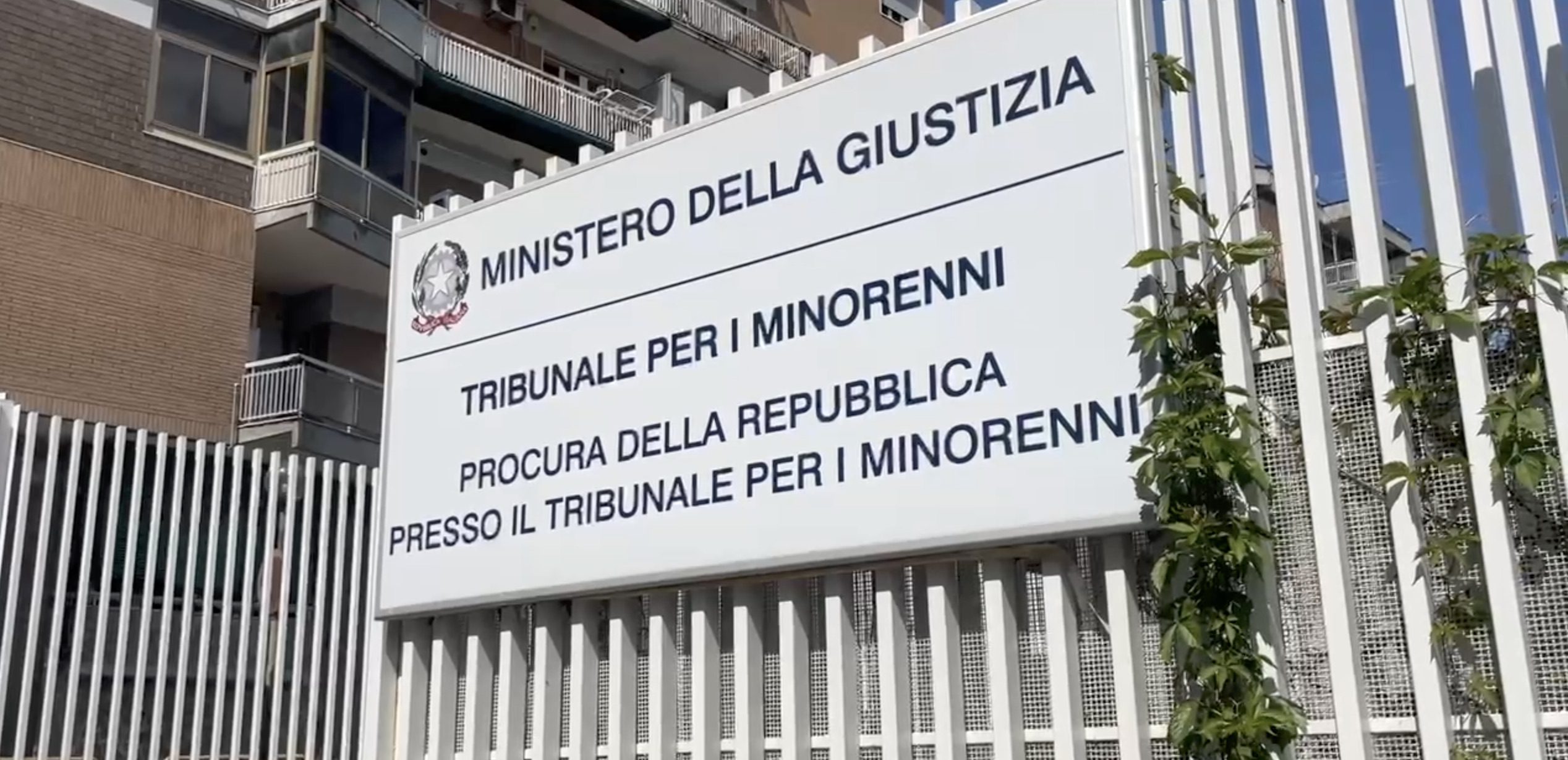 donna ferita monopattino minorenni comunità decisione tribunale
