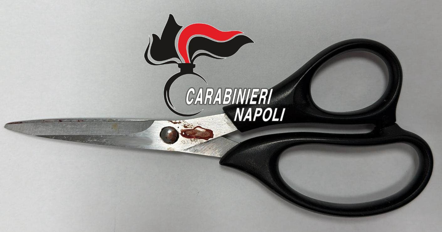 accoltella moglie forbici arrestato carabinieri