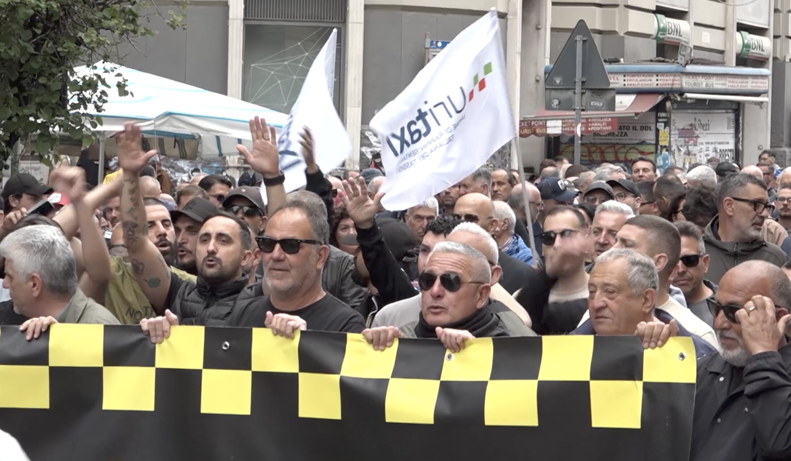 sciopero taxi tassisti napoli