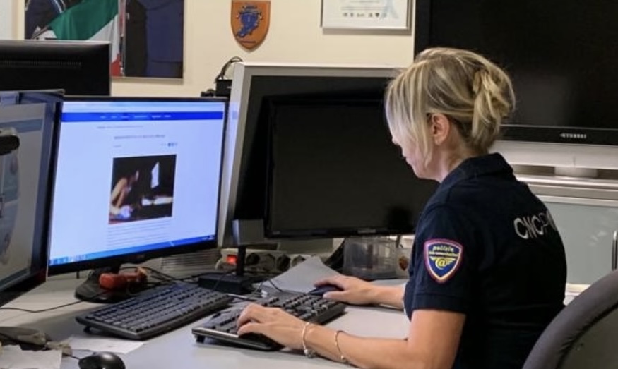 Pedopornografia online arresti Napoli