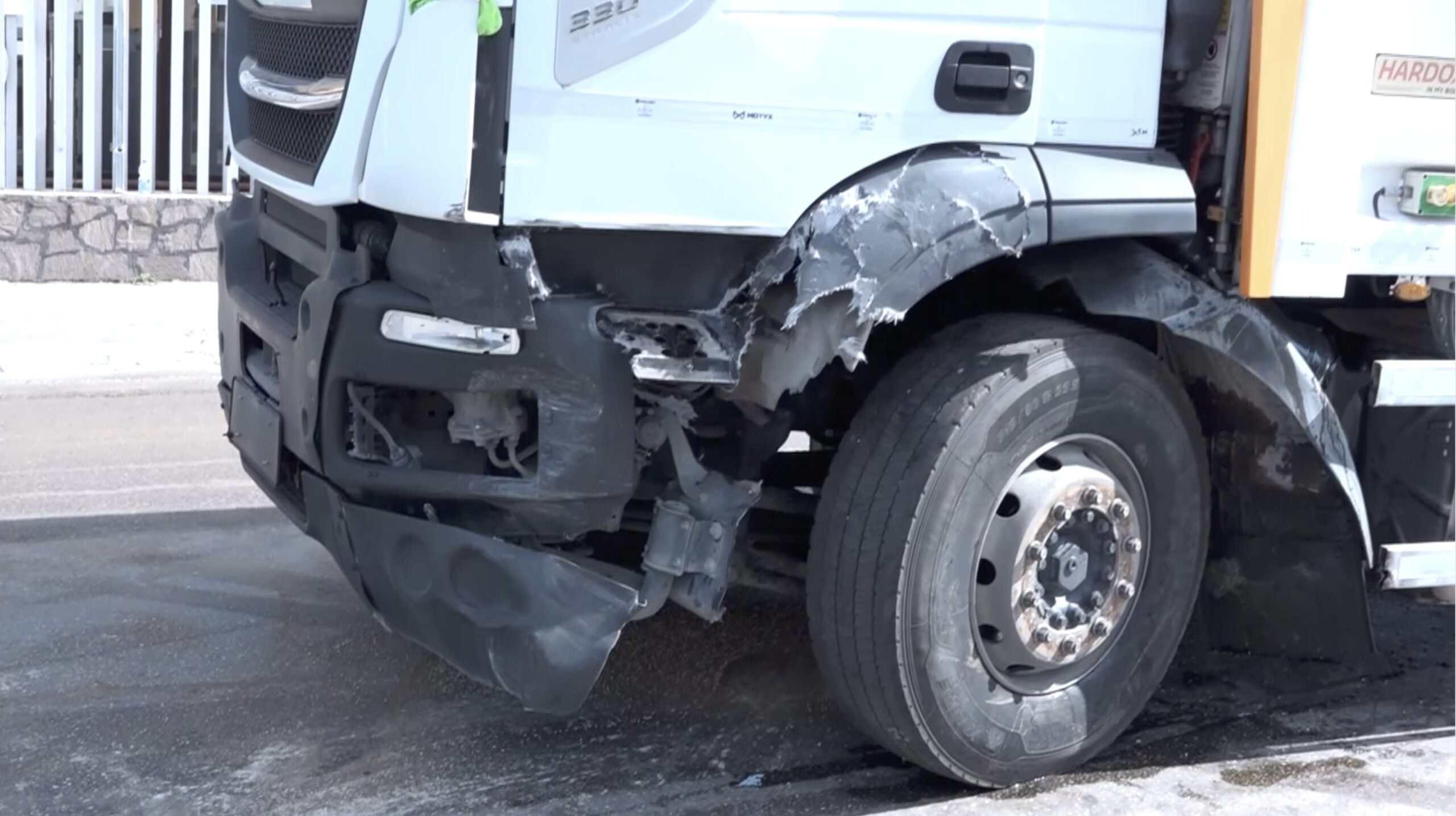 due incidenti marano via san rocco camion nettezza urbana