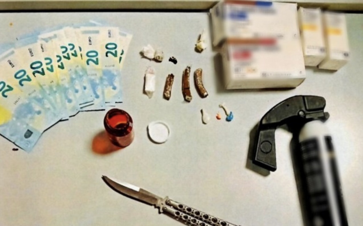 Napoli arrestato droga coltello